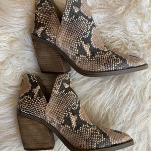 New Vince Camuto Gigietta Booties